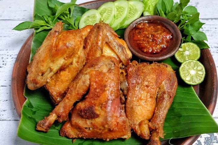 Fried Chicken Delight: Traditional Flavors That Bite the Soul in Cilacap's Heart